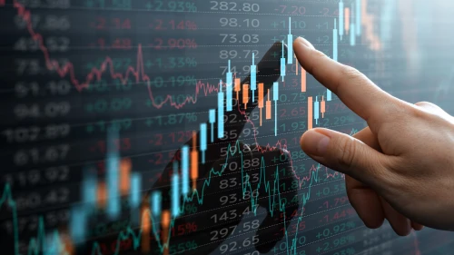 Analyst pointing the chart.